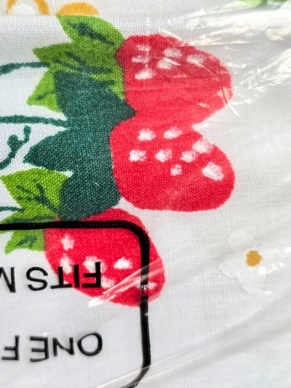 VTG 1970's JCPenney Twin Fitted Sheet | Strawberry Field Print | Percale